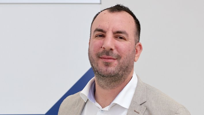 Davor Pribanović Davor Pribanović, financijski planer iz Zadra, dio tima OVB Hrvatska u direkciji Beljo Pribanović.