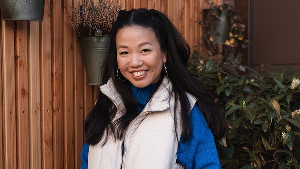 Ovo je važno za životno osiguranje Mlada žena smiješi se kameri