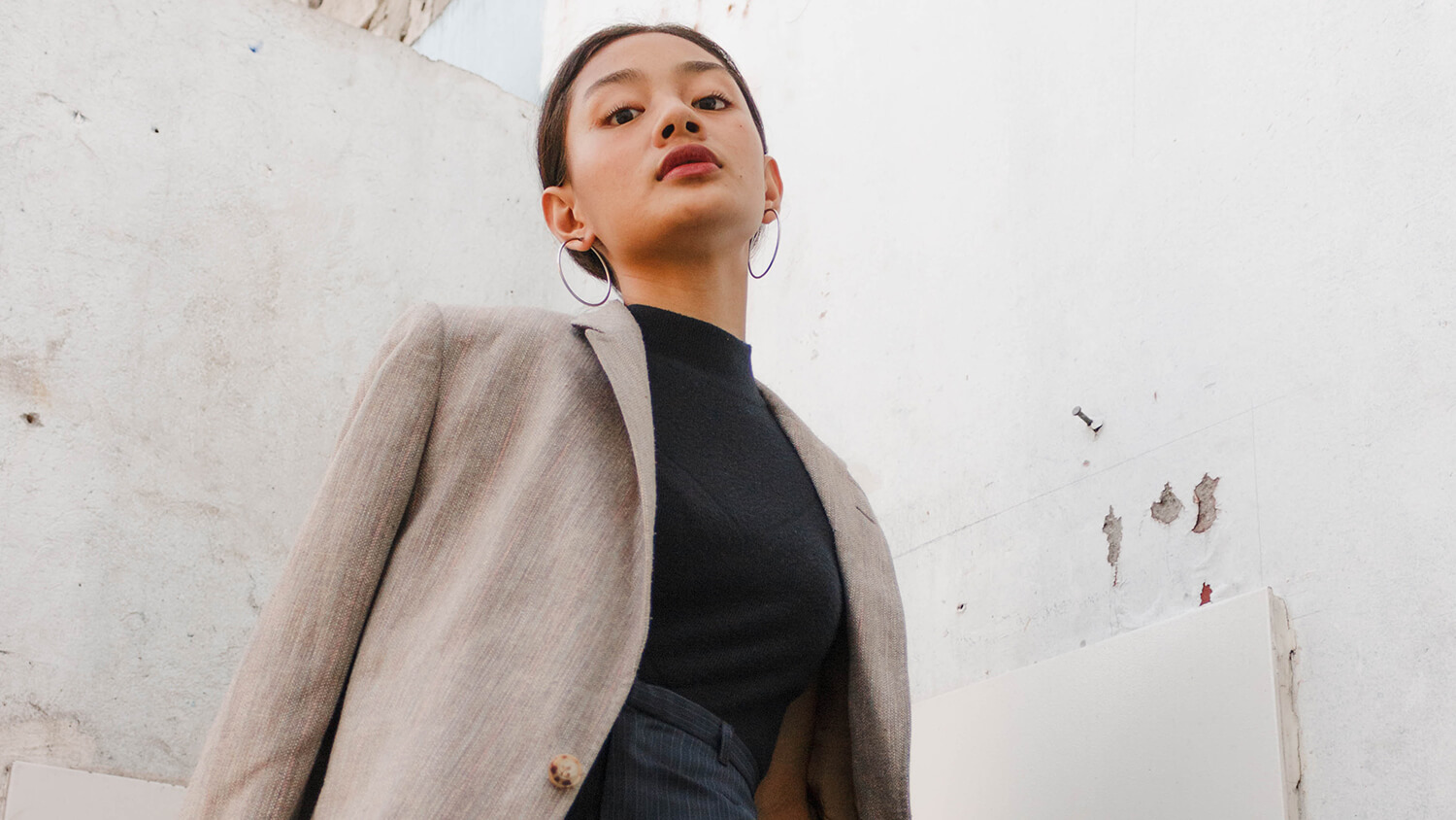 Jaka žena gleda u kameru - pregovaranje o povećanju plaće Jaka žena gleda u kameru - pregovaranje o povećanju plaće