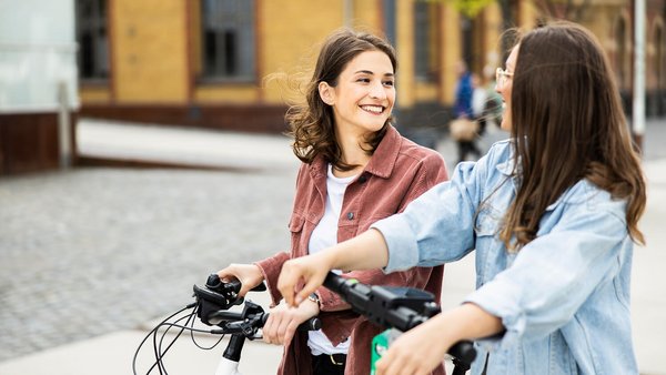 Dvije studentice prije fakulteta - studentske financije